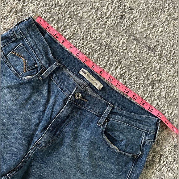 Levi's women’s straight leg Blue Jeans - Picture 2 of 7